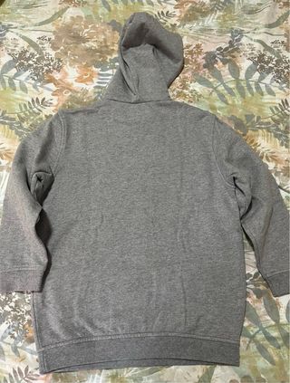 Felpa grigia con stampa a scacchi