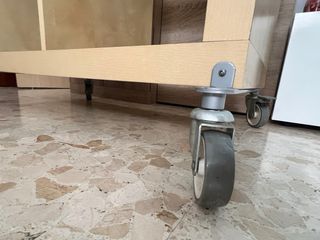 Estantería modular con ruedas