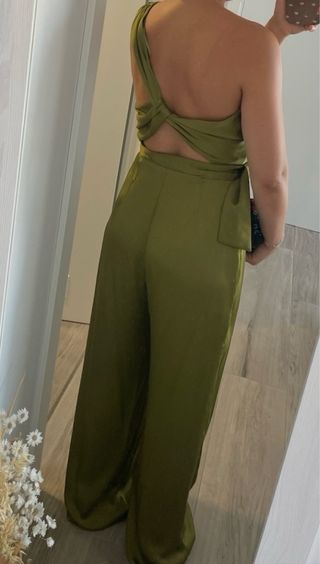 Mono Zara verde asimétrico con cinturón