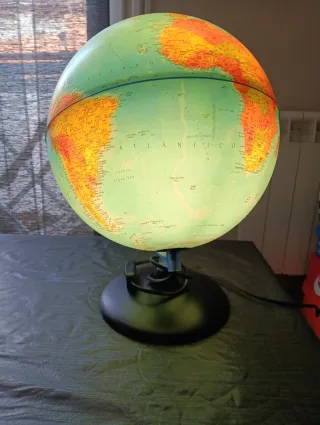 Globo terráqueo iluminado