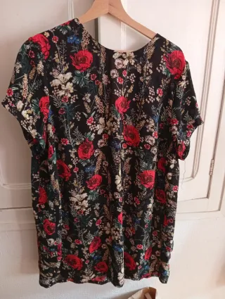 Blusón estampado flores negro