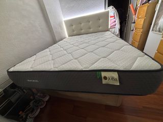 Canapé y colchón casi nuevos