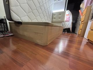 Canapé y colchón casi nuevos