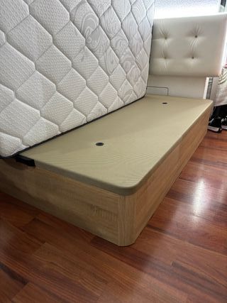 Canapé y colchón casi nuevos