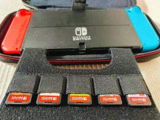 Nintendo Switch OLED con custodia inclusa