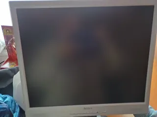 Monitor 17 Gris/Blanco. Regulable altura y giro