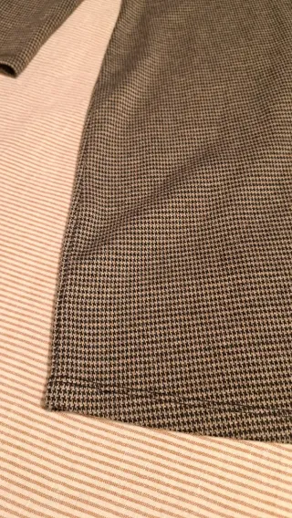 Vestido marrón con cuello alto