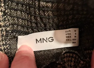 Vestido marrón con cuello alto