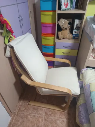 Poltrona a dondolo in legno e tessuto sfoderabile