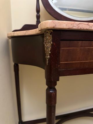 Tocador vintage con espejo ovalado