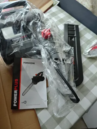 Motosierra Eléctrica Powerplus 2000W