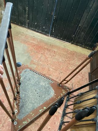 Escalera de caracol metálica