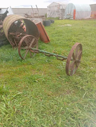 Ruedas antiguas de metal