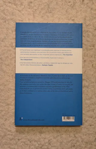 La primera mano que sostuvo la mía (Spanish Edi...