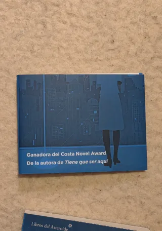 La primera mano que sostuvo la mía (Spanish Edi...