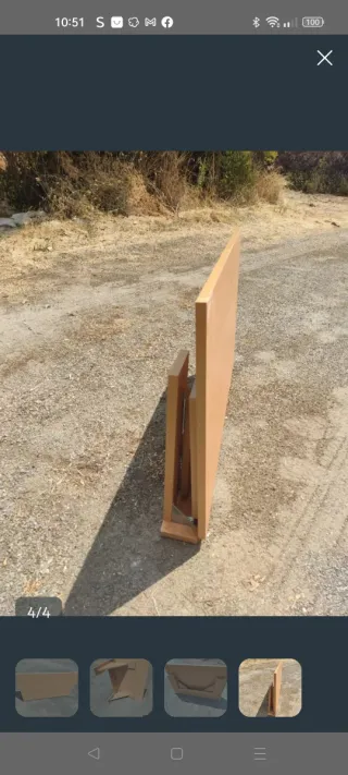 Mesa plegable de madera marrón claro