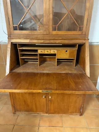Escritorio antiguo vitrina madera