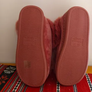 Zapatillas de casa rosas con orejas de conejo