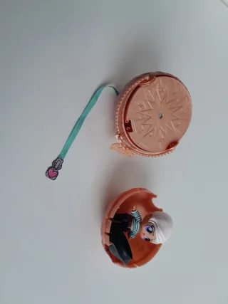 LOL Beatnik Babe con su bola