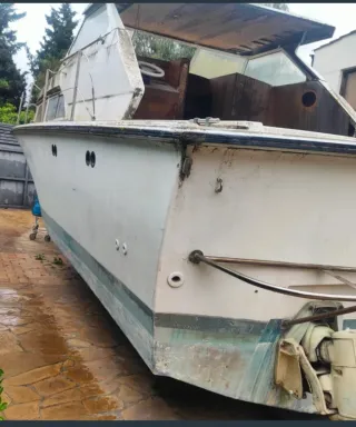 Barco Coronet 27 para vivienda en puerto