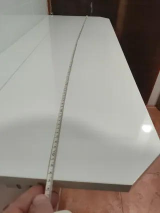 Mesa de pared plegable blanca