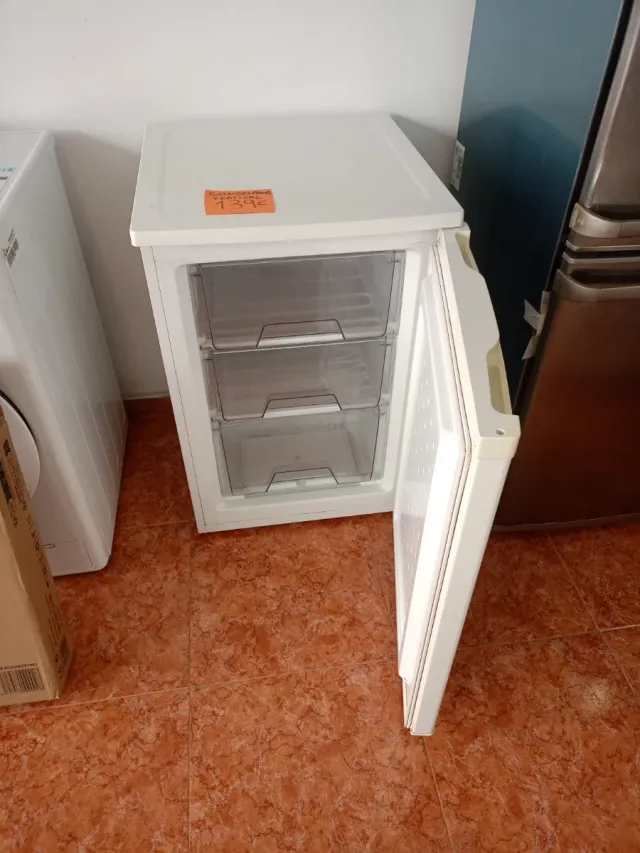 Congelador pequeño Schneider