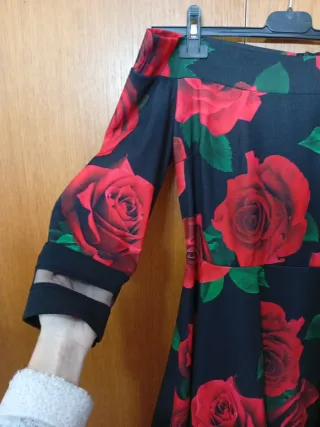 Vestido comprado en Roma con estampado de rosas.