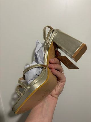 Sandalias tacón doradas plataforma