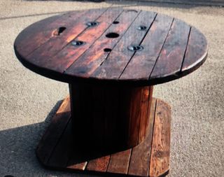 Mesa de madera de bobina