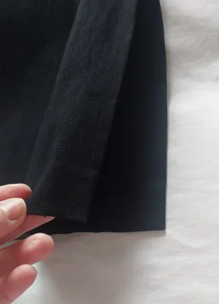 Falda midi elástica negra