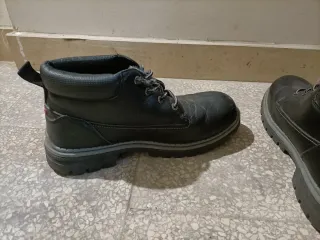 Scarponi neri uomo usati poco