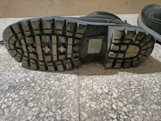 Scarponi neri uomo usati poco