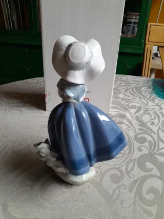 Figura Lladró Niña con Cesta Flores
