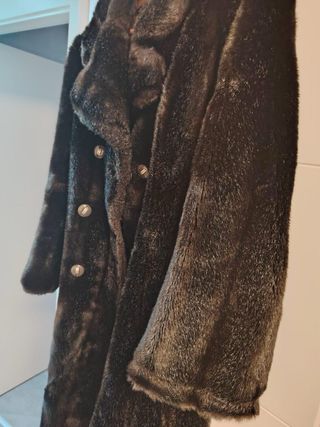 Abrigo pelo sintético marrón