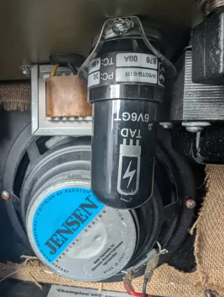 Amplificador Fender Champion 600 Modificado