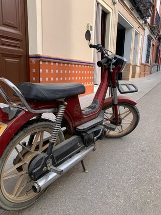 Derbi Variant Clásica Roja y Dorada