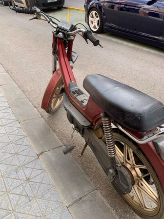 Derbi Variant Clásica Roja y Dorada
