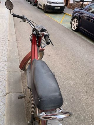 Derbi Variant Clásica Roja y Dorada