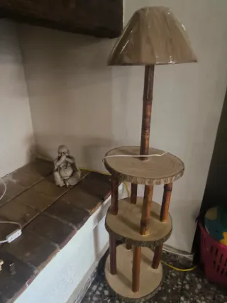 Lámpara de mesa madera y tela