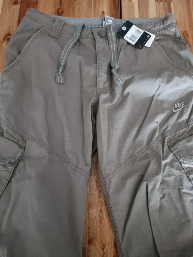 Pantalón Cargo Nike gris talla 32