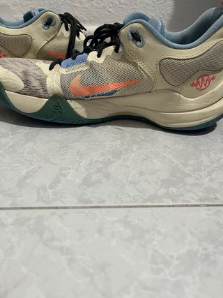 Zapatillas Nike Mujer Beige y Rosa