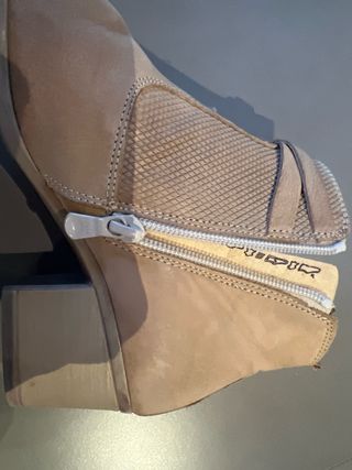 Botín Camila's Piel Natural Hebillas