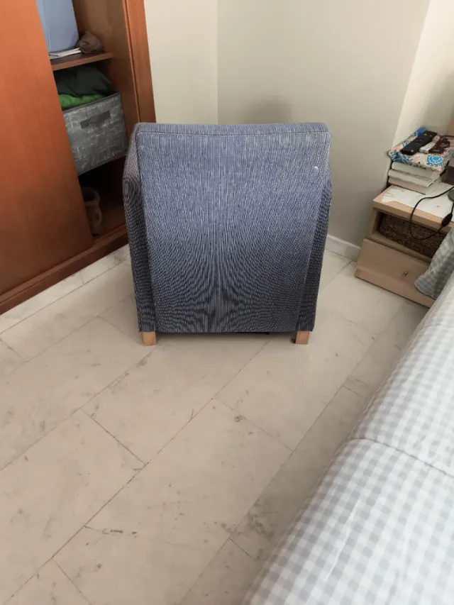 Butaca de tela azul y gris