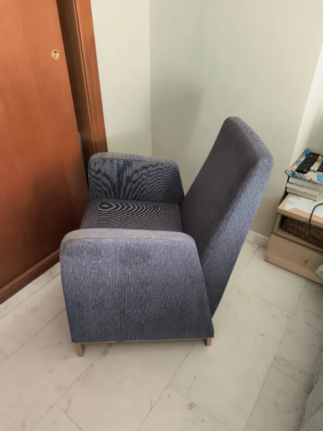 Butaca de tela azul y gris