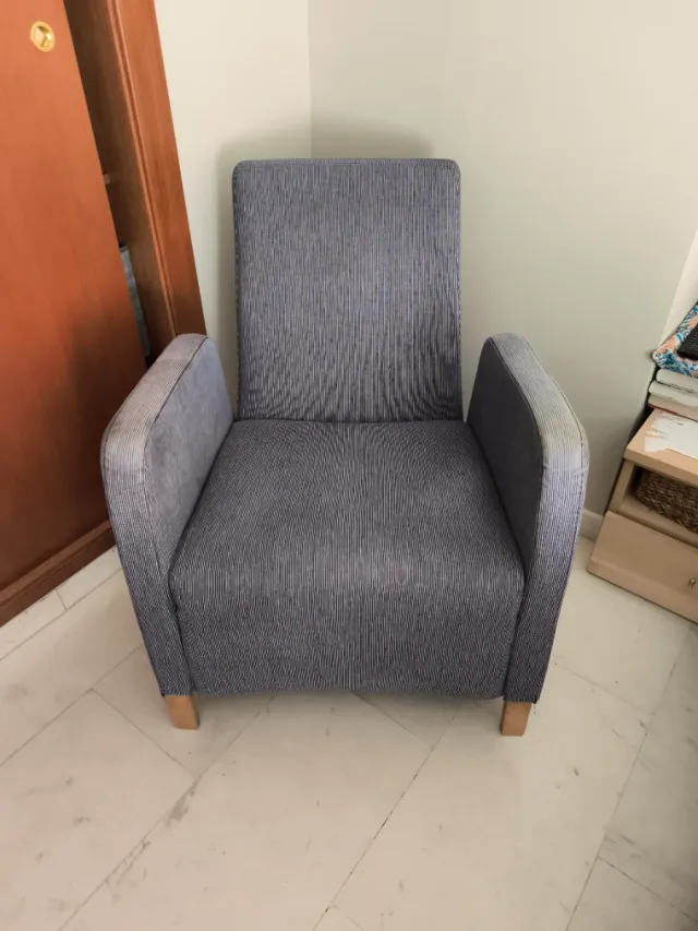 Butaca de tela azul y gris