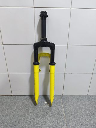 Horquilla suspensión 26” negro amarillo V-Brake MT