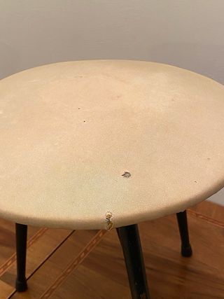 Sgabello basso vintage ‘60 a  3 gambe