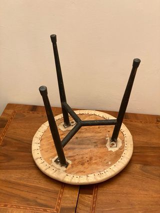 Sgabello basso vintage ‘60 a  3 gambe