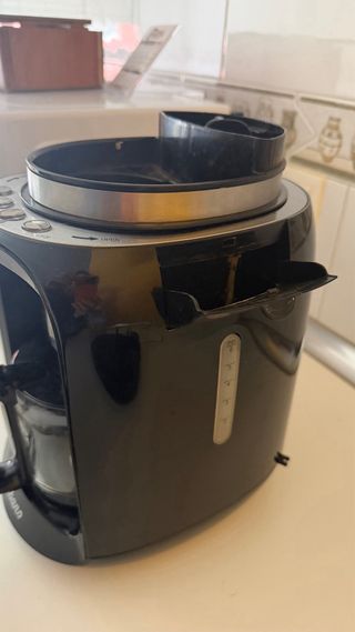 Cafetera Eléctrica con Molinillo