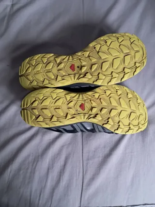 Zapatillas Salomon Trail Running Negras y Amarilla